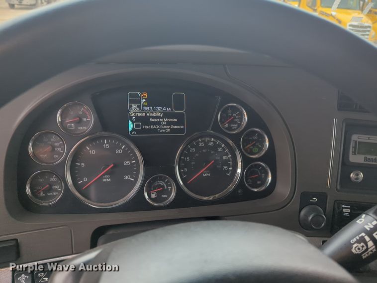 image for item NG9835 2019 Kenworth T680 semi truck