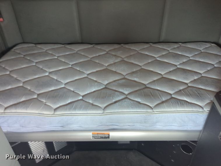 image for item NG9835 2019 Kenworth T680 semi truck