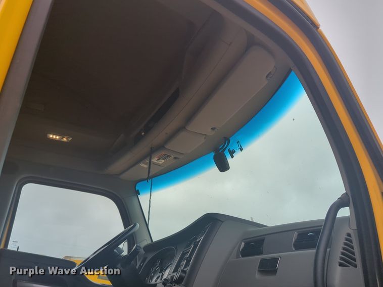 image for item NG9835 2019 Kenworth T680 semi truck