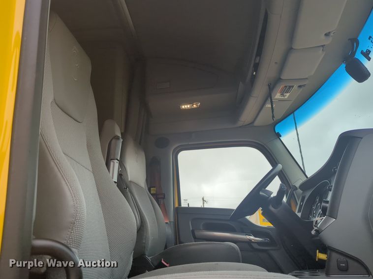 image for item NG9835 2019 Kenworth T680 semi truck