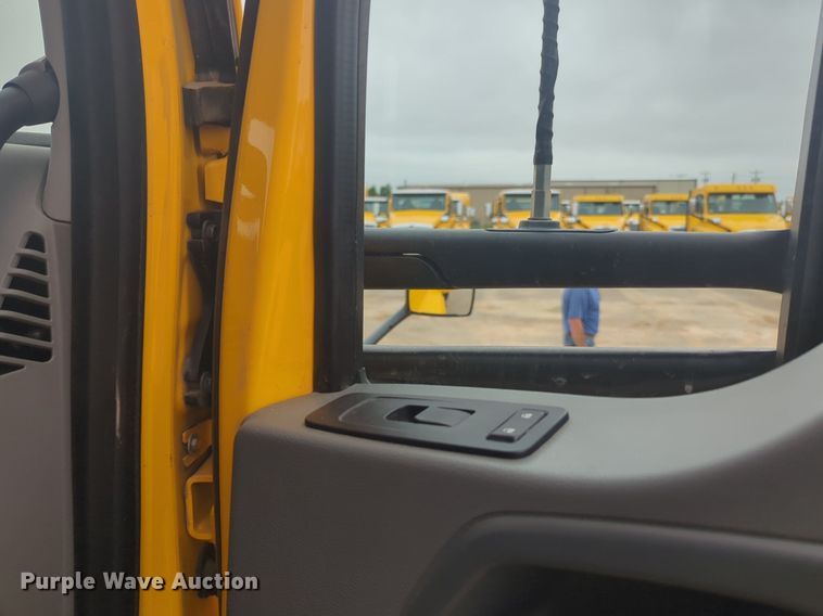 image for item NG9835 2019 Kenworth T680 semi truck