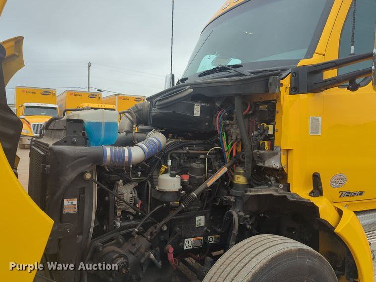 image for item NG9835 2019 Kenworth T680 semi truck