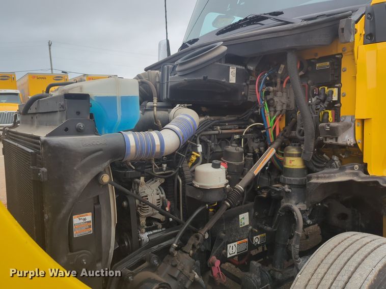 image for item NG9835 2019 Kenworth T680 semi truck