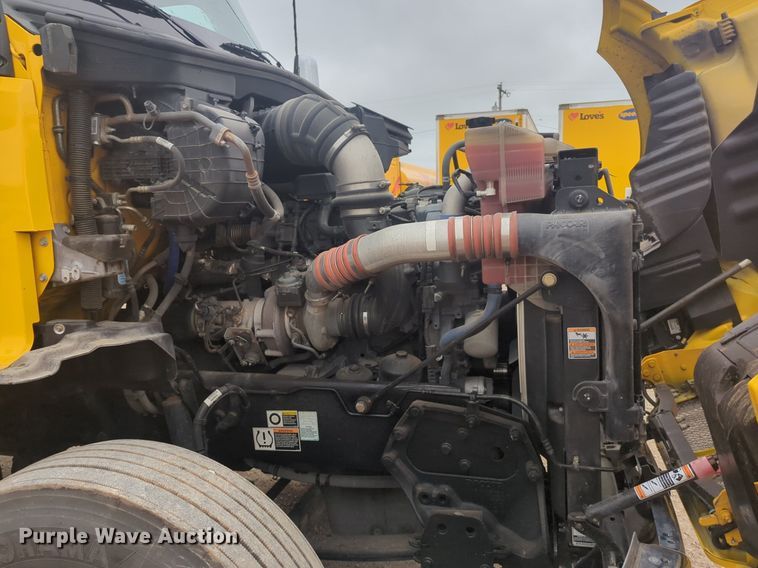 image for item NG9835 2019 Kenworth T680 semi truck