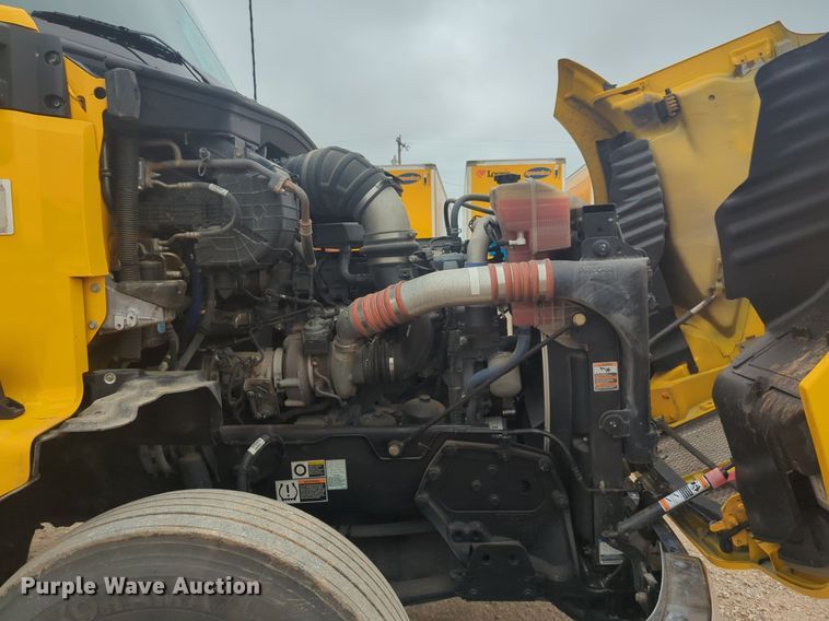 image for item NG9835 2019 Kenworth T680 semi truck