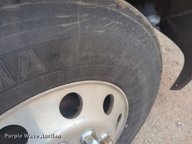 image for item NG9835 2019 Kenworth T680 semi truck