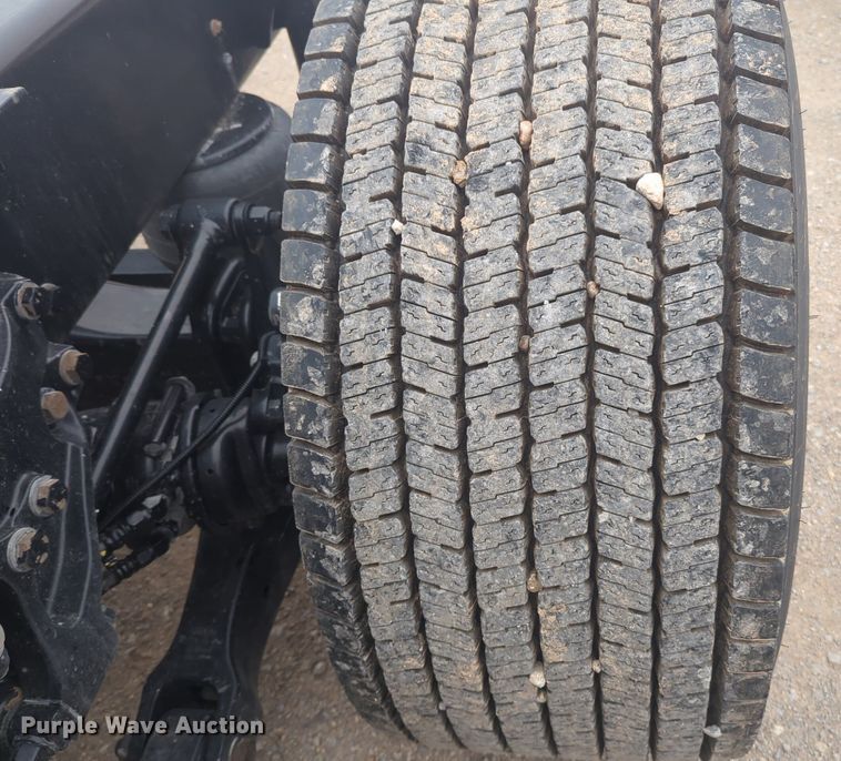 image for item NG9835 2019 Kenworth T680 semi truck