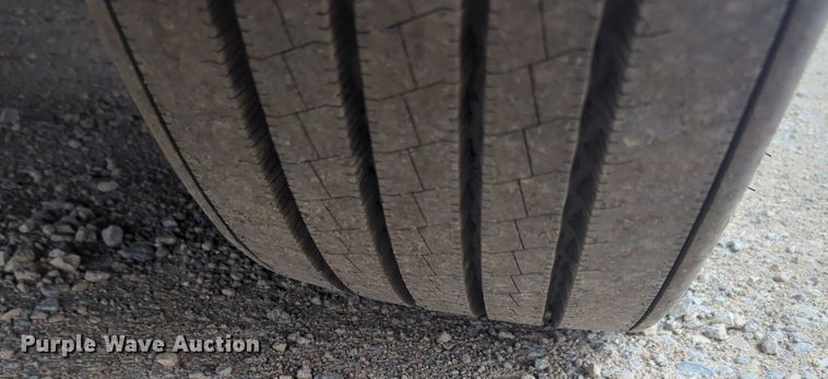 image for item NG9835 2019 Kenworth T680 semi truck