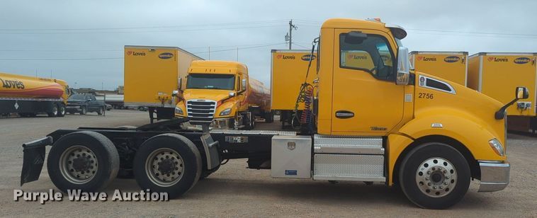 image for item NG9836 2020 Kenworth T680 semi truck