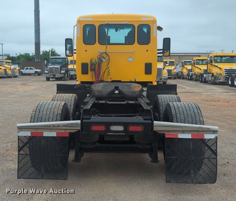 image for item NG9836 2020 Kenworth T680 semi truck