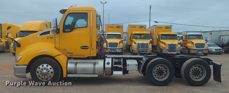image for item NG9836 2020 Kenworth T680 semi truck