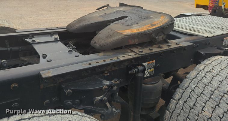 image for item NG9836 2020 Kenworth T680 semi truck