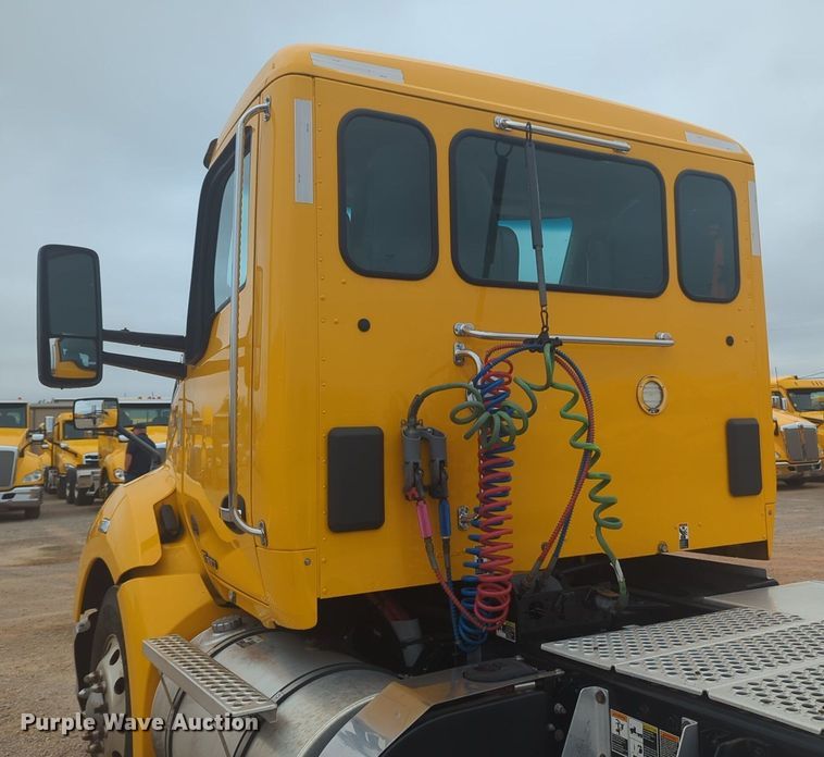image for item NG9836 2020 Kenworth T680 semi truck