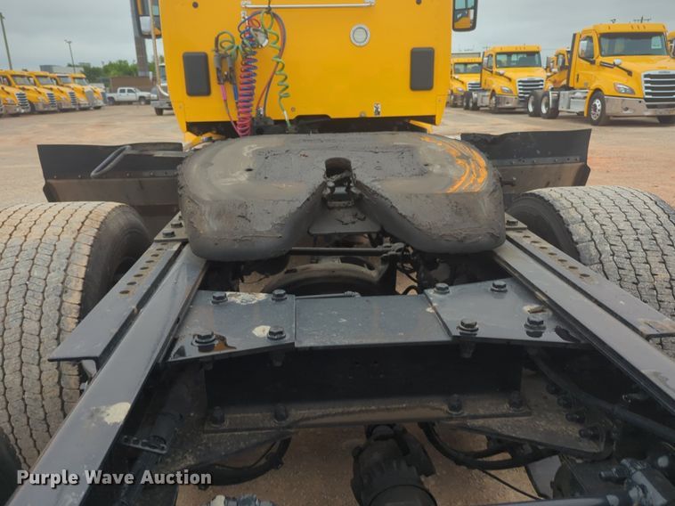 image for item NG9836 2020 Kenworth T680 semi truck