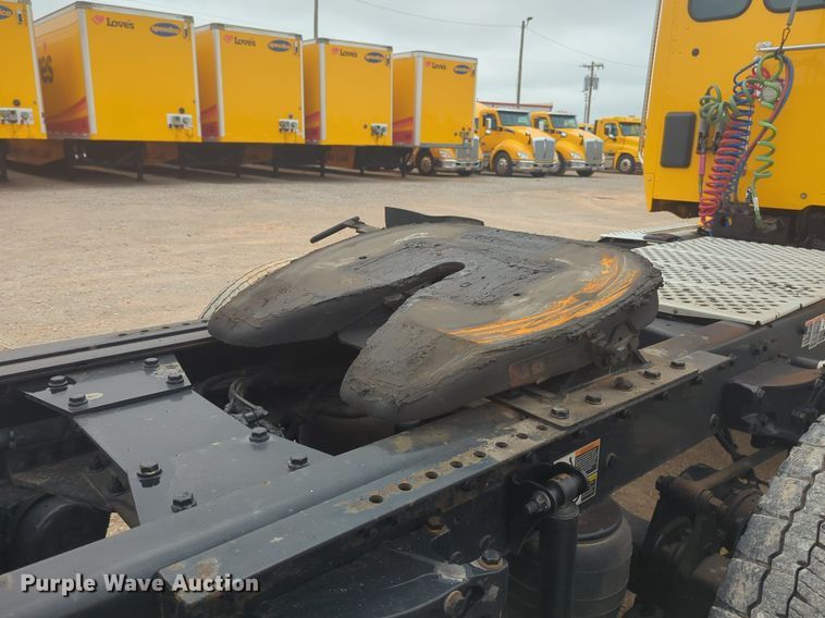 image for item NG9836 2020 Kenworth T680 semi truck