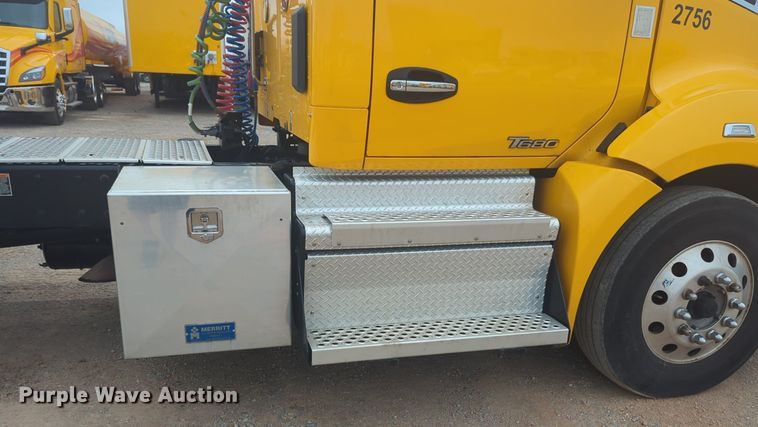 image for item NG9836 2020 Kenworth T680 semi truck