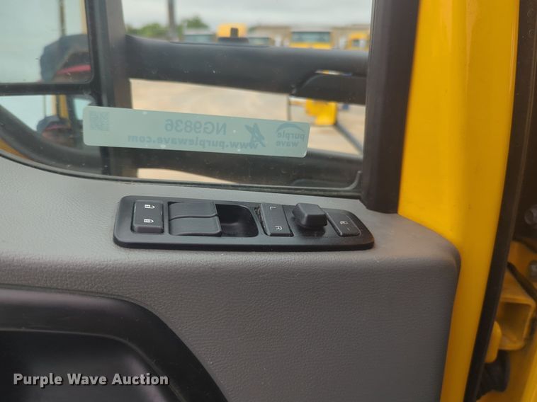 image for item NG9836 2020 Kenworth T680 semi truck