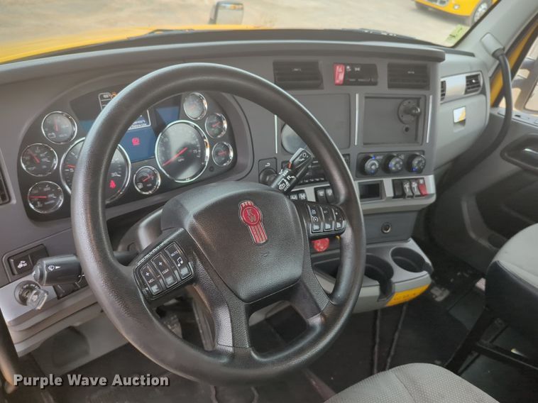 image for item NG9836 2020 Kenworth T680 semi truck