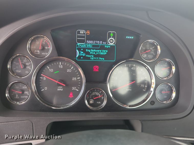 image for item NG9836 2020 Kenworth T680 semi truck