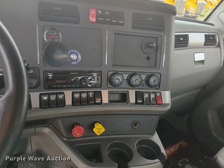 image for item NG9836 2020 Kenworth T680 semi truck