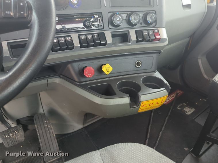 image for item NG9836 2020 Kenworth T680 semi truck