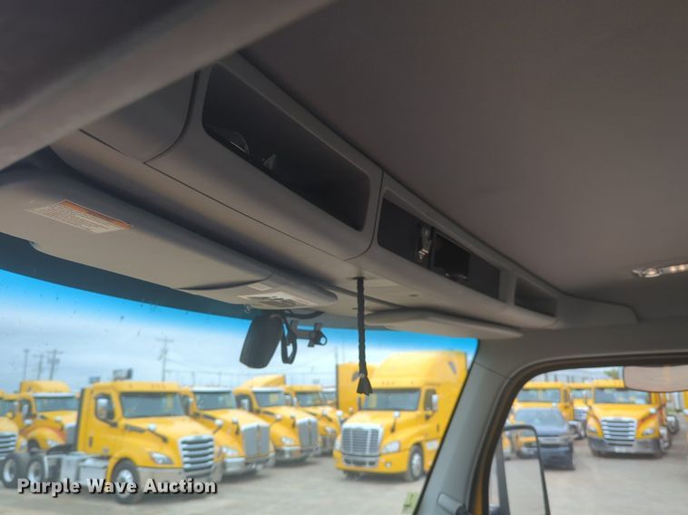 image for item NG9836 2020 Kenworth T680 semi truck