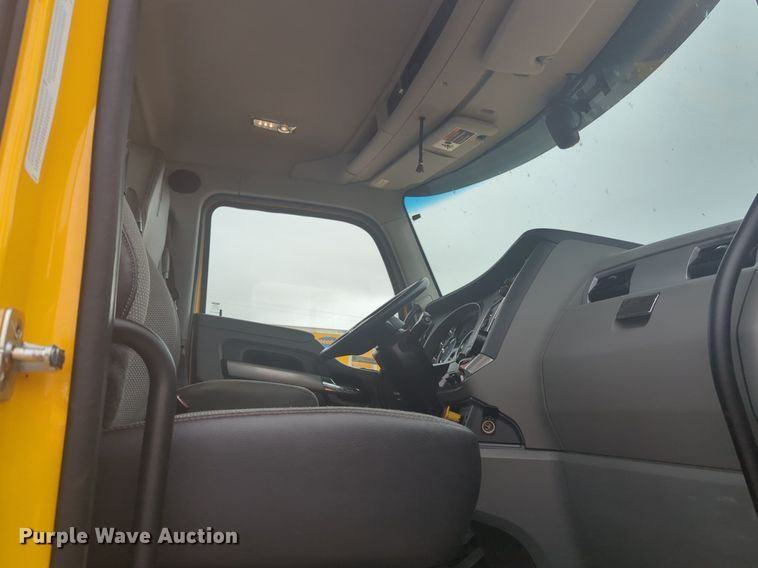 image for item NG9836 2020 Kenworth T680 semi truck