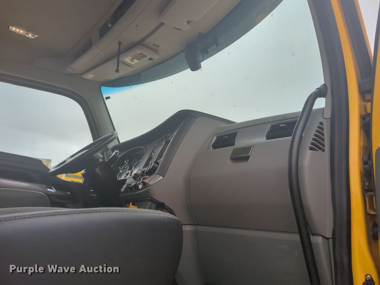 image for item NG9836 2020 Kenworth T680 semi truck