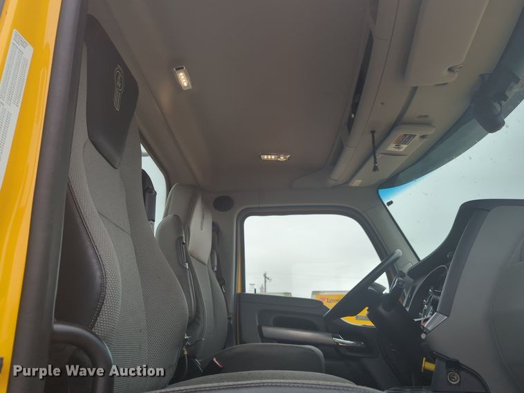 image for item NG9836 2020 Kenworth T680 semi truck