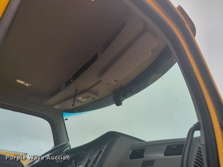 image for item NG9836 2020 Kenworth T680 semi truck