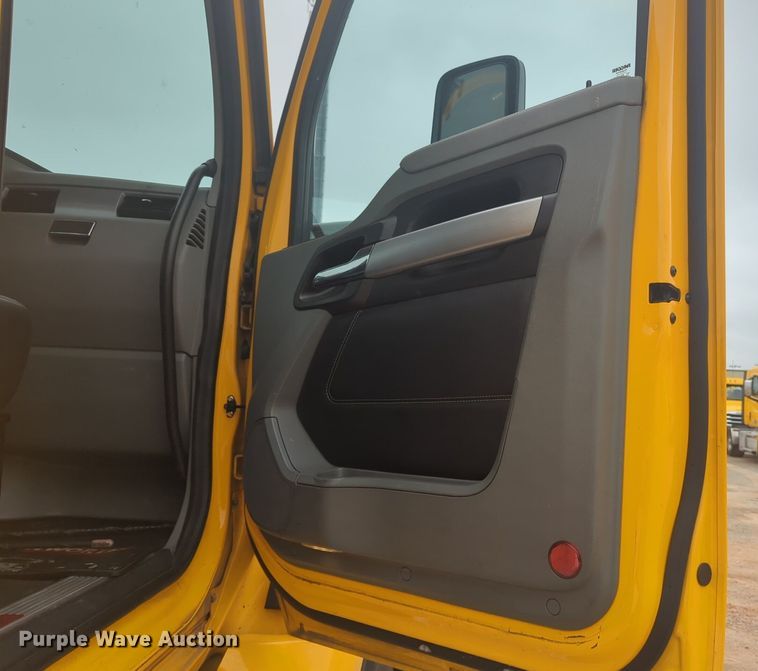 image for item NG9836 2020 Kenworth T680 semi truck