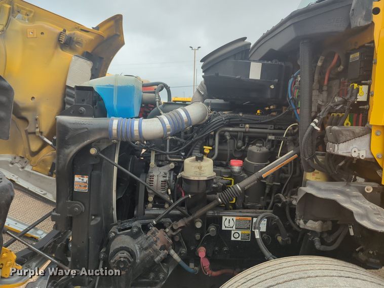 image for item NG9836 2020 Kenworth T680 semi truck