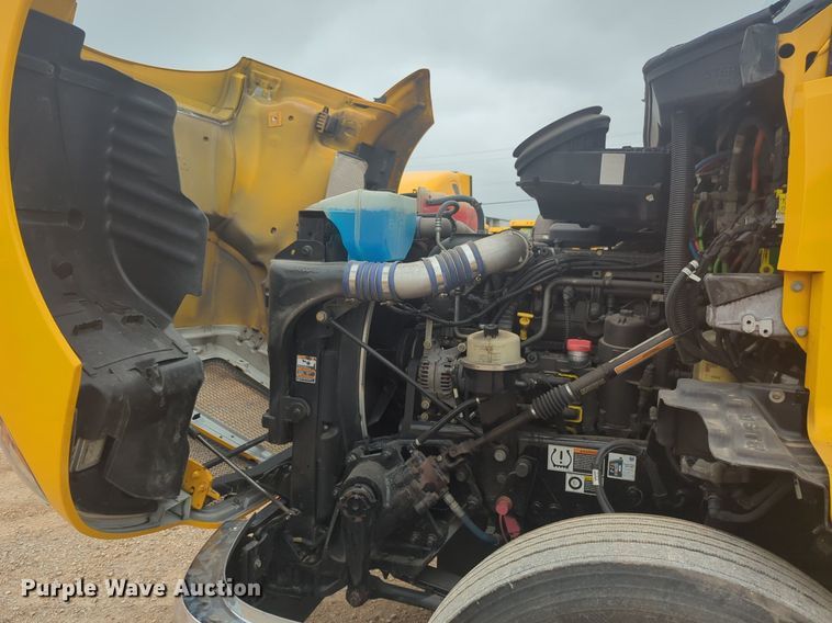 image for item NG9836 2020 Kenworth T680 semi truck