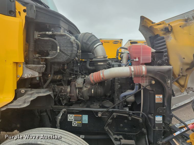 image for item NG9836 2020 Kenworth T680 semi truck