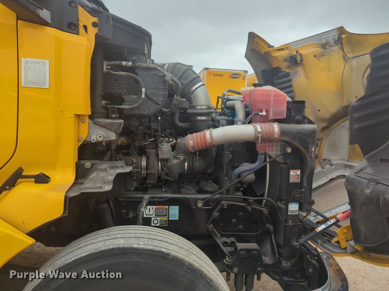 image for item NG9836 2020 Kenworth T680 semi truck