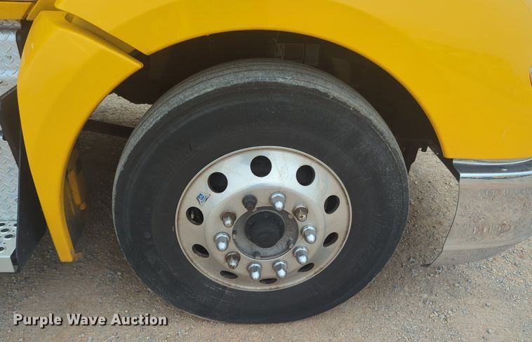 image for item NG9836 2020 Kenworth T680 semi truck