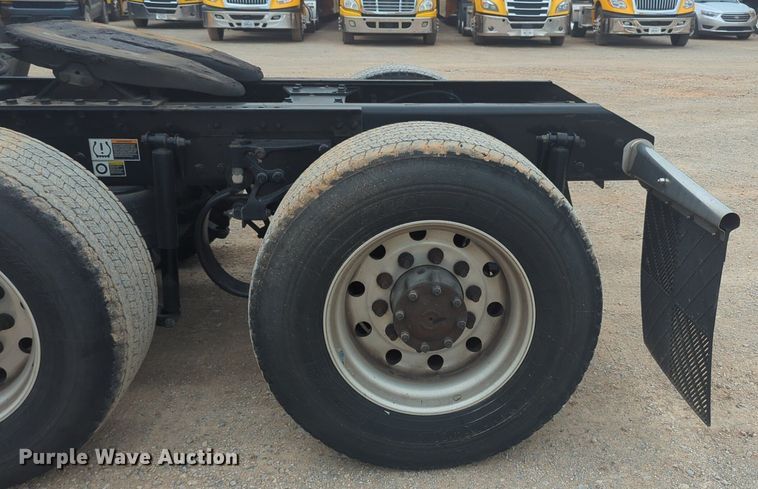 image for item NG9836 2020 Kenworth T680 semi truck