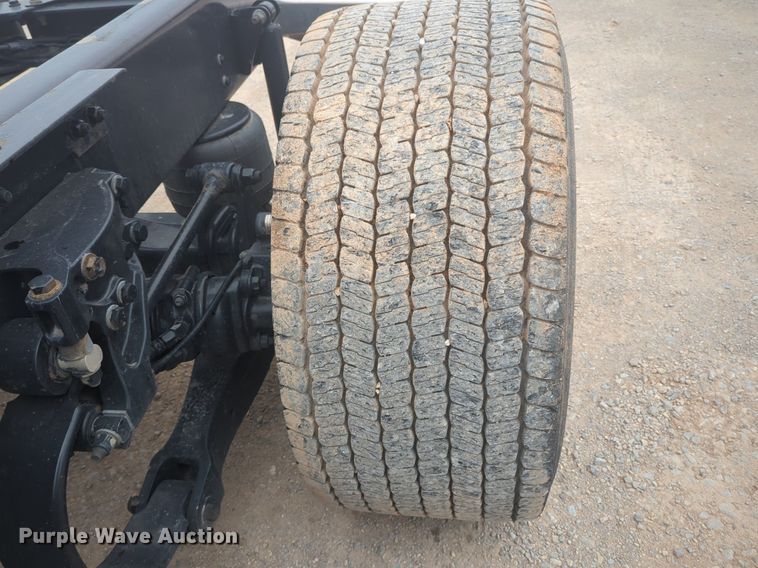 image for item NG9836 2020 Kenworth T680 semi truck