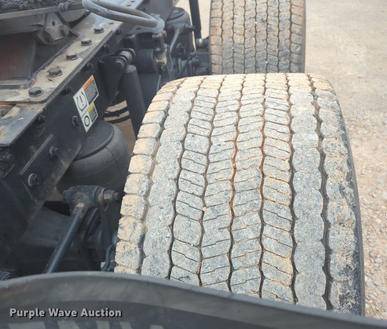 image for item NG9836 2020 Kenworth T680 semi truck