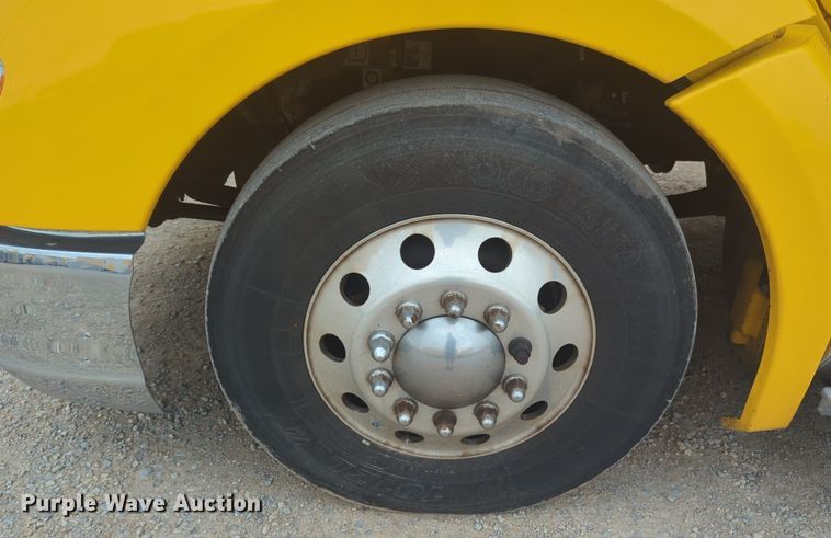 image for item NG9836 2020 Kenworth T680 semi truck