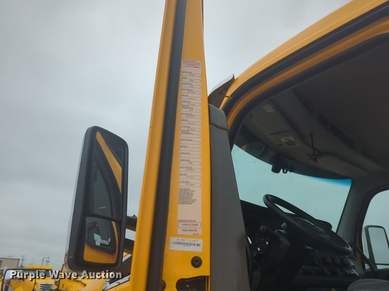 image for item NG9836 2020 Kenworth T680 semi truck