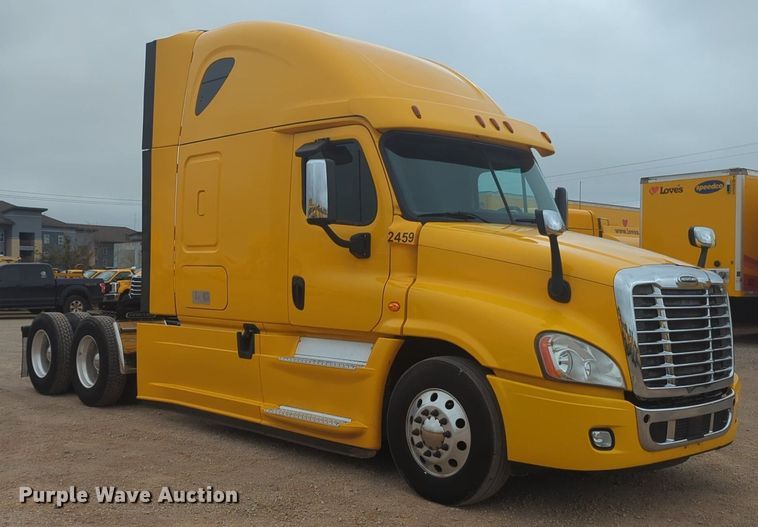 image for item NG9838 2018 Freightliner Cascadia semi truck