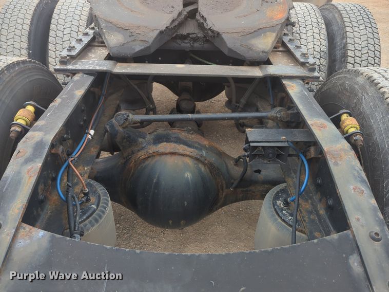 image for item NG9838 2018 Freightliner Cascadia semi truck