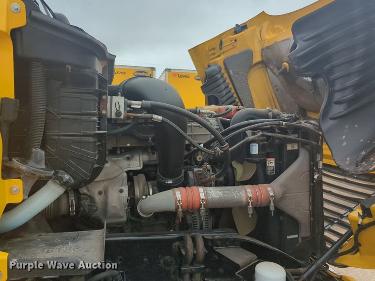 image for item NG9838 2018 Freightliner Cascadia semi truck