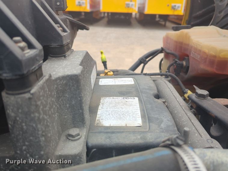 image for item NG9838 2018 Freightliner Cascadia semi truck