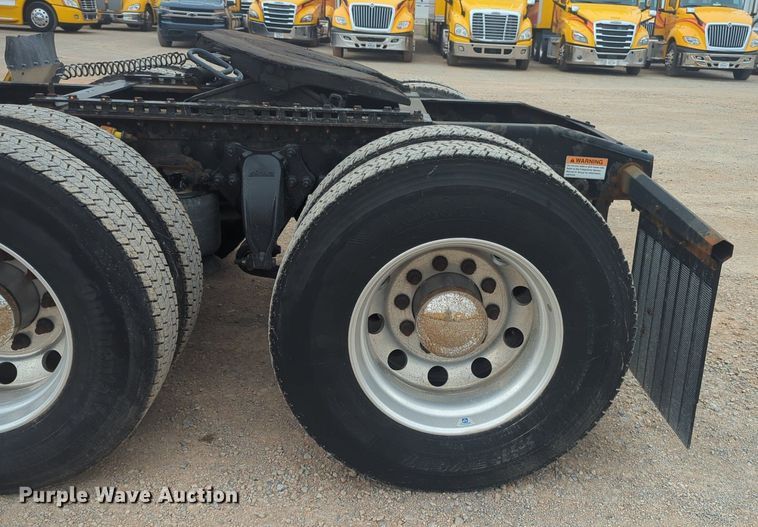 image for item NG9838 2018 Freightliner Cascadia semi truck