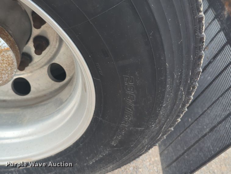 image for item NG9838 2018 Freightliner Cascadia semi truck