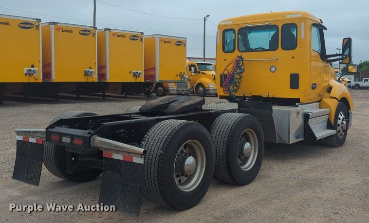 image for item NG9840 2020 Kenworth T680 semi truck