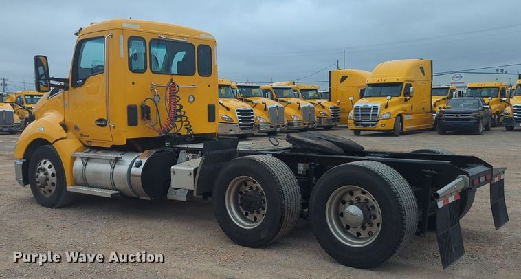 image for item NG9840 2020 Kenworth T680 semi truck