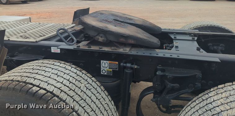 image for item NG9840 2020 Kenworth T680 semi truck